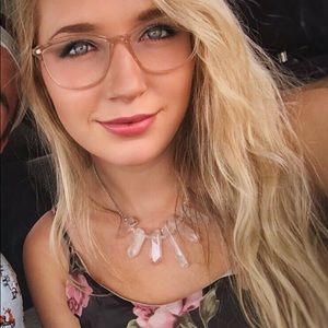 Meet your Posher, Madeline